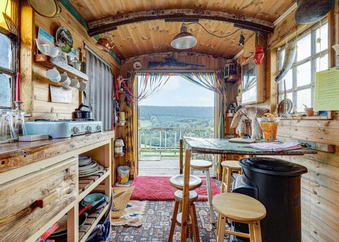 Glamping Wagon - 1 x Double Bed, 2 x Single Bed