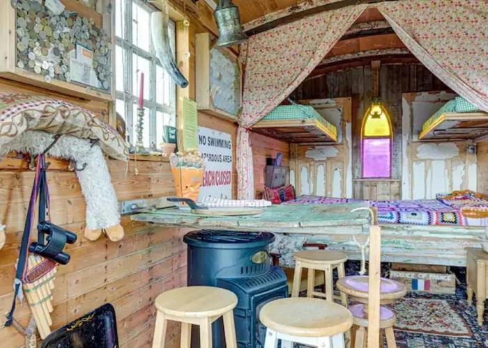 Glamping Wagon - 1 x Double Bed, 2 x Single Bed
