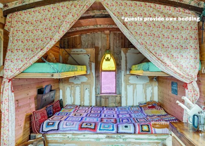Glamping Wagon - 1 x Double Bed, 2 x Single Bed
