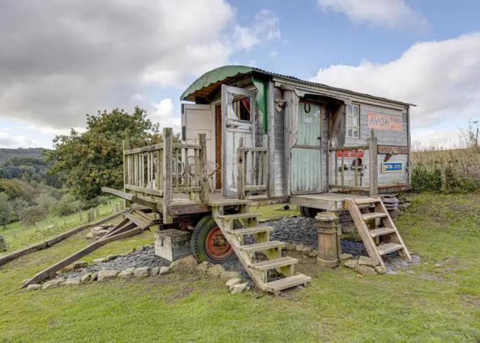 Glamping Wagon - 1 x Double Bed, 2 x Single Bed