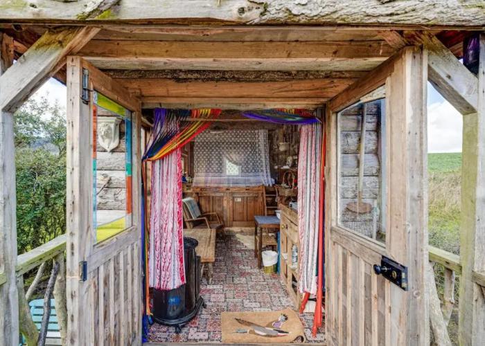 2x Double Bed - Glamping Wagon, Dalby Forest