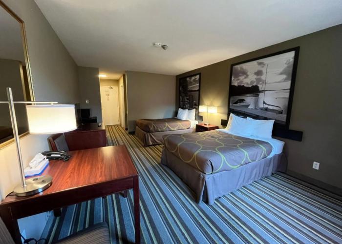Jolly Roger Inn & Resort