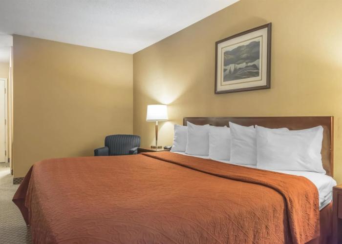 Jolly Roger Inn & Resort
