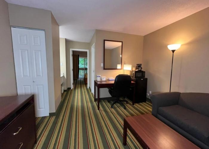 Jolly Roger Inn & Resort