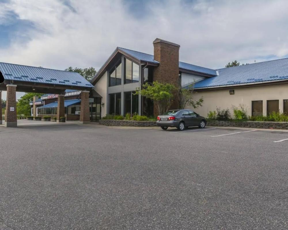 Jolly Roger Inn & Resort