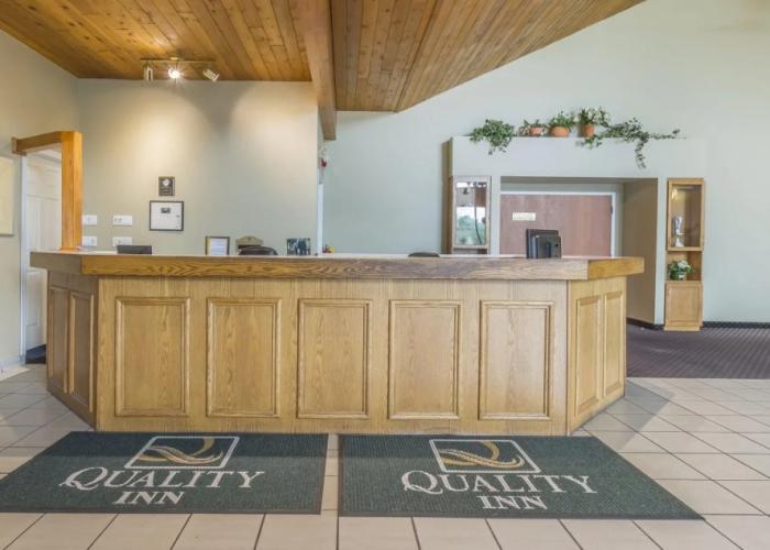 Jolly Roger Inn & Resort