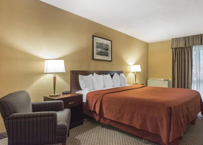 Jolly Roger Inn & Resort