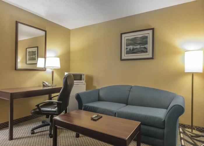 Jolly Roger Inn & Resort