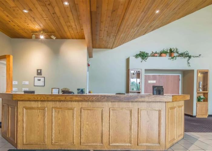 Jolly Roger Inn & Resort