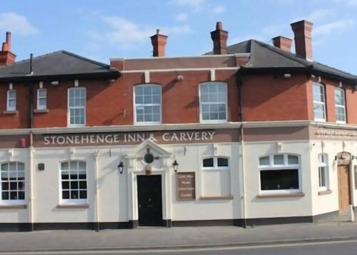 Stonehenge Inn & Shepherds Huts