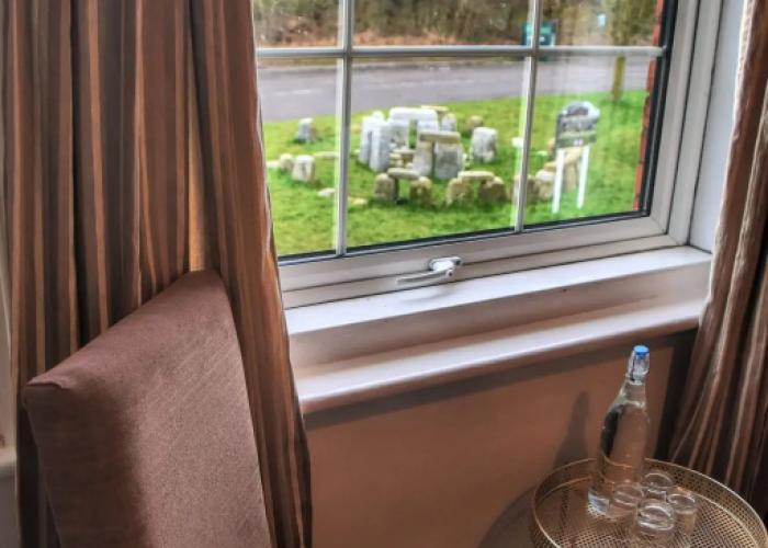 Stonehenge Inn & Shepherds Huts