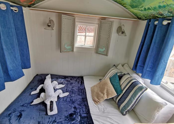 Stonehenge Inn & Shepherds Huts