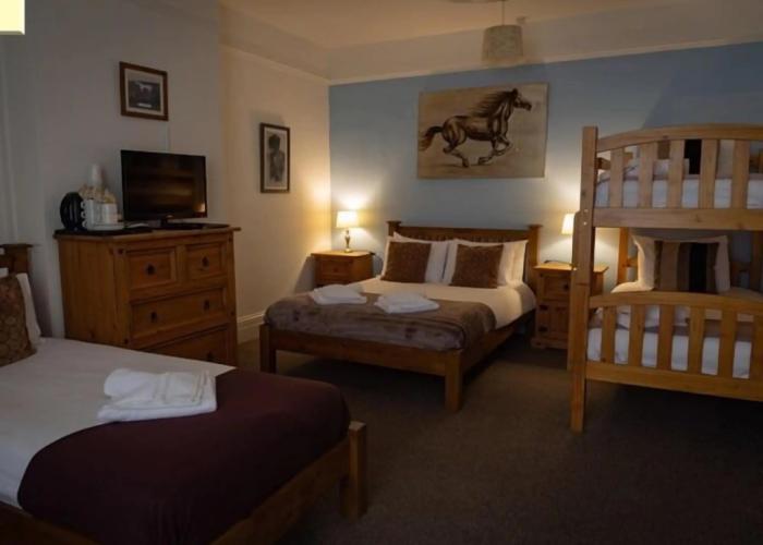 Stonehenge Inn & Shepherds Huts