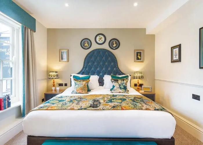 The George Hotel, Amesbury, Wiltshire