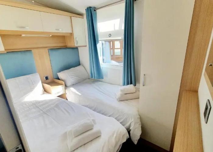 Apple Tree Lodge, Hot Tub, 3 Bedroom, 2 Bars