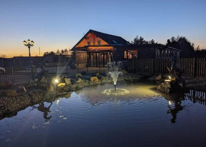 Apple Tree Lodge, Hot Tub, 3 Bedroom, 2 Bars
