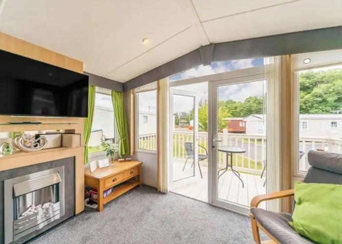 Apple Tree Lodge, Hot Tub, 3 Bedroom, 2 Bars