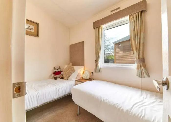 Host Stay Yolo Lodge