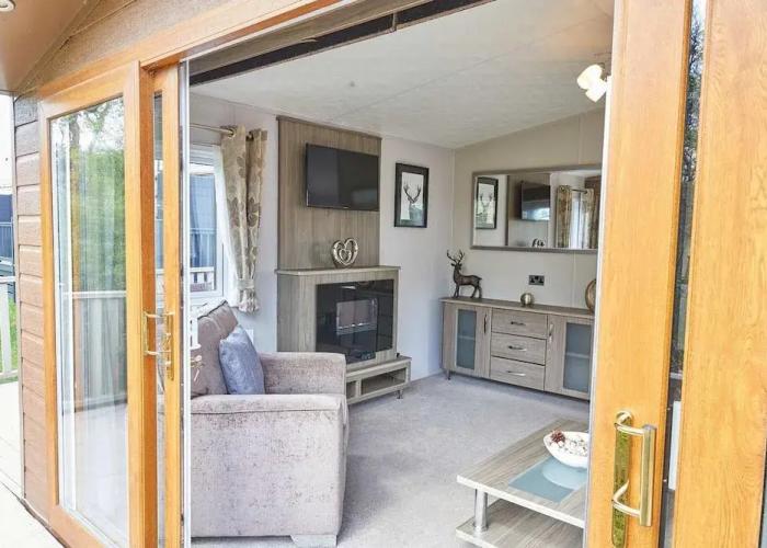 Host Stay Yolo Lodge