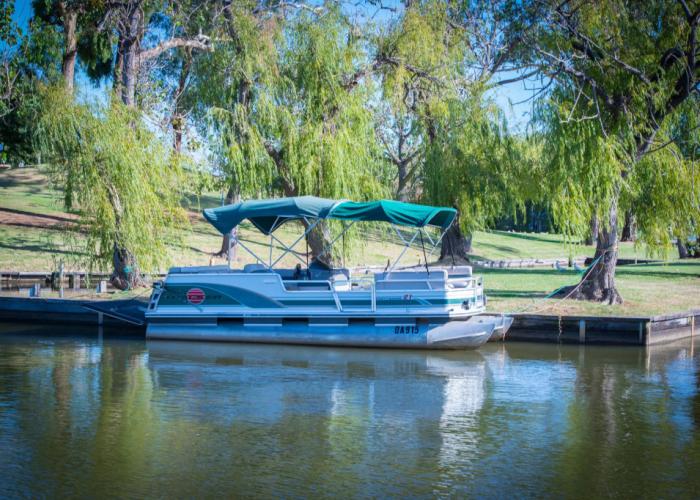 Lake Mulwala Boatel