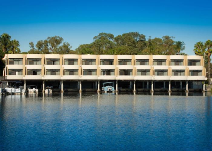 Lake Mulwala Boatel