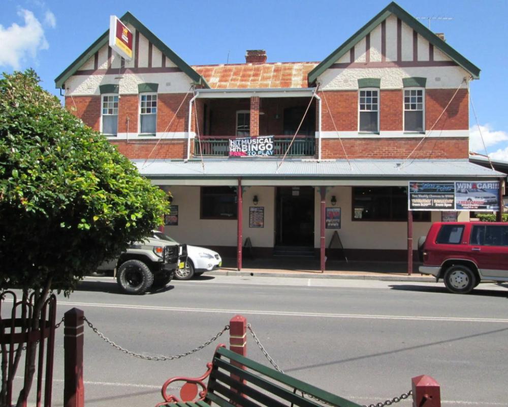 Maclean Hotel