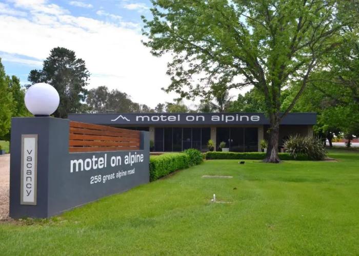 Motel On Alpine