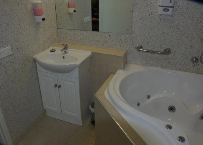 Golden Leaf Motor Inn