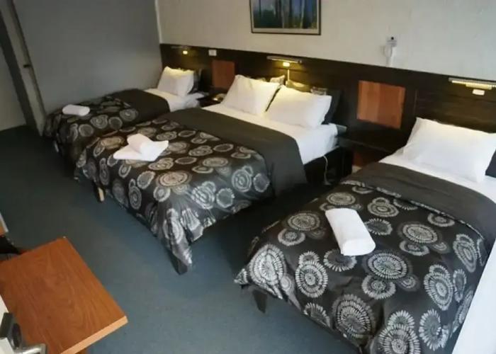 Golden Leaf Motor Inn