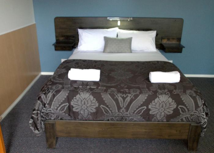 Golden Leaf Motor Inn