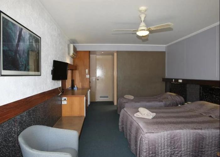 Golden Leaf Motor Inn
