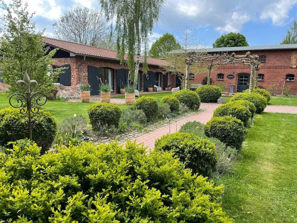 Grosse Ferienwohnung mit Garten, Saal