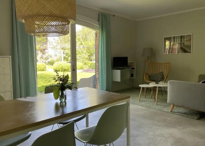 Grosse Ferienwohnung mit Garten, Saal