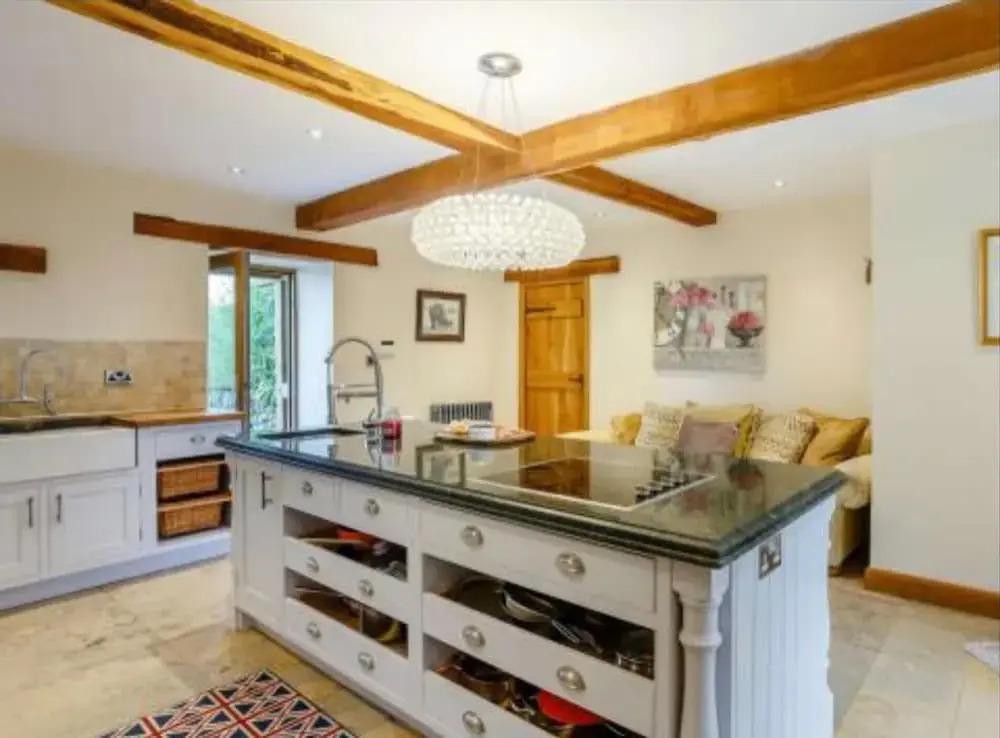 5-bed Country Retreat in Harrogate With Hot Tub
