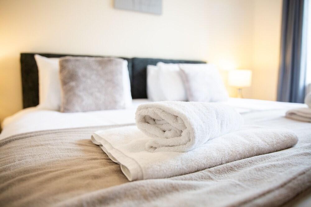 Velvet 1-bedroom Apartment With Balcony, Hoddesdon