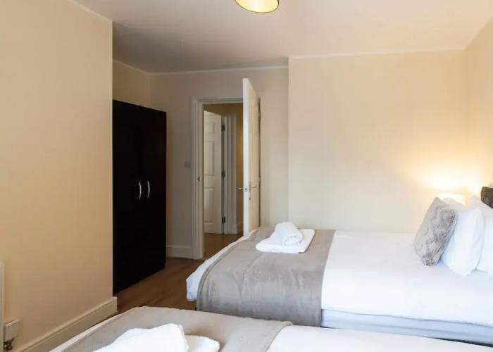 Velvet 1-bedroom Apartment With Balcony, Hoddesdon