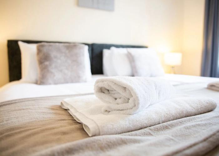 Velvet 1-bedroom Apartment With Balcony, Hoddesdon