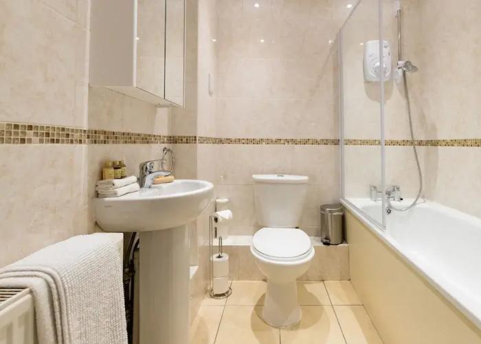 Velvet 1-bedroom Apartment With Balcony, Hoddesdon