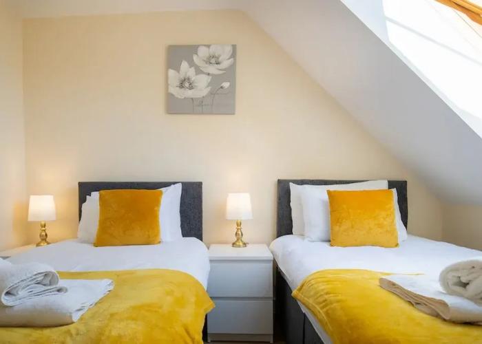 Velvet 1-bedroom Penthouse, Clockhouse, Hoddesdon