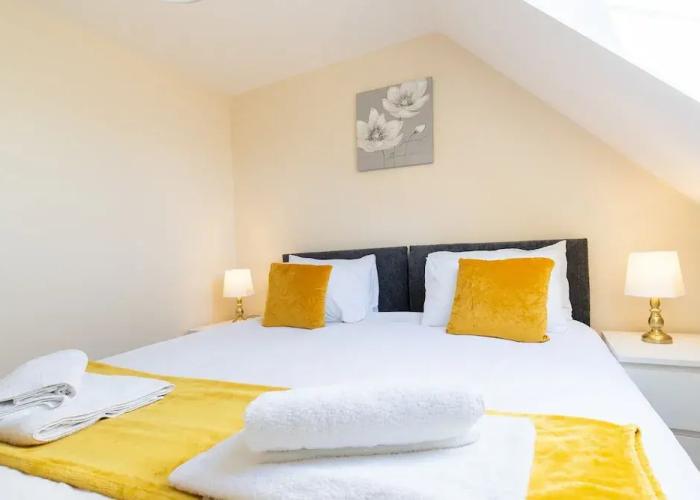 Velvet 1-bedroom Penthouse, Clockhouse, Hoddesdon
