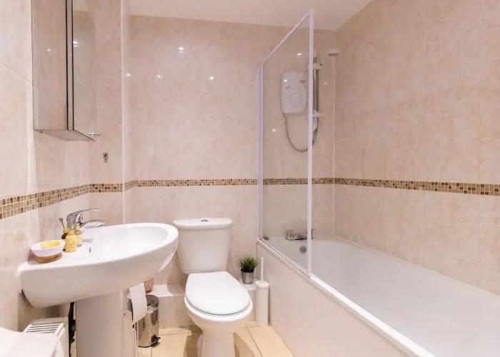Velvet 1-bedroom Penthouse, Clockhouse, Hoddesdon