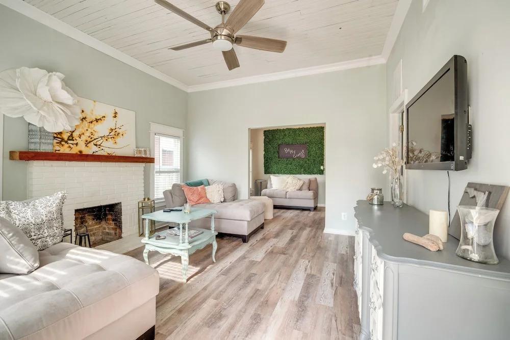 Walk to River & Shops: Downtown Dunnellon Escape