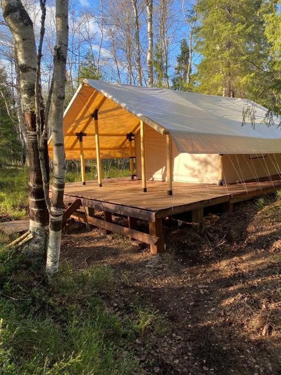 Tipi Na Beregu Belogo Morya Glamping