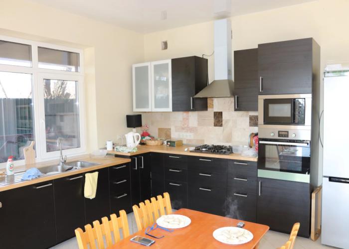 Shale Pinebrook Kruglogodichno Utopayuschiy V Zeleni S Sezonnym Basseynom Dlya Semeynogo Otdykha U Reki Don Private House