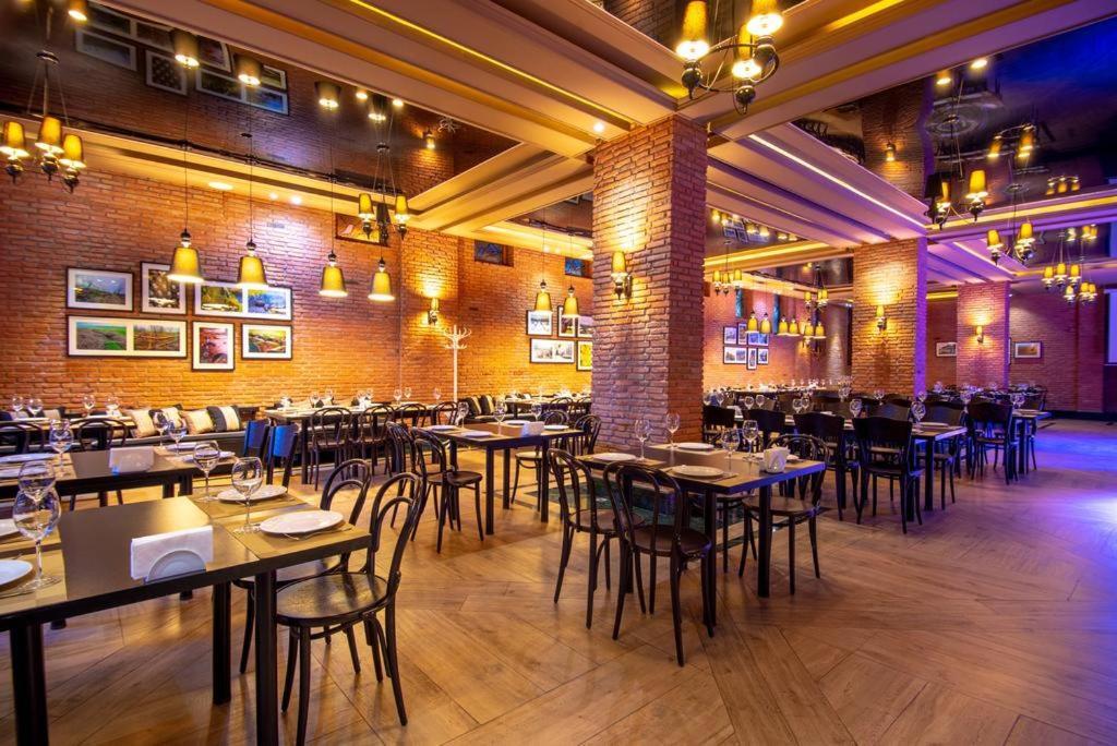 A Modern Suite Close to Gondola Ski Lift