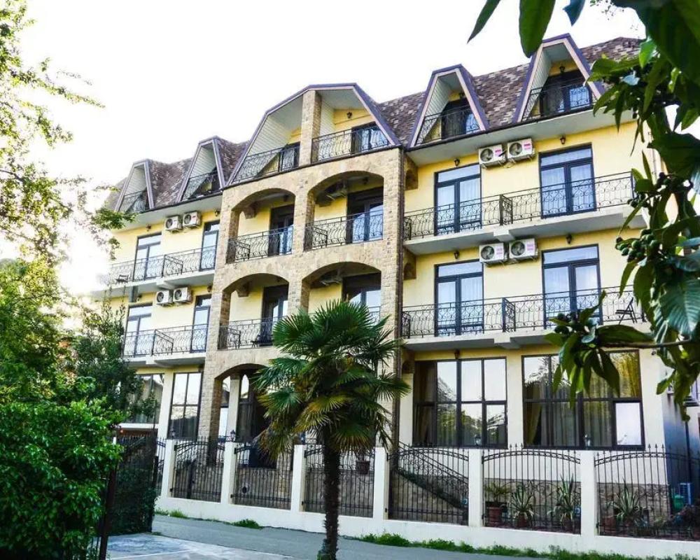 Amran(gagra), Klubny Hotel