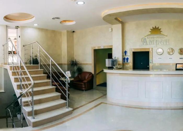 Amran(gagra), Klubny Hotel