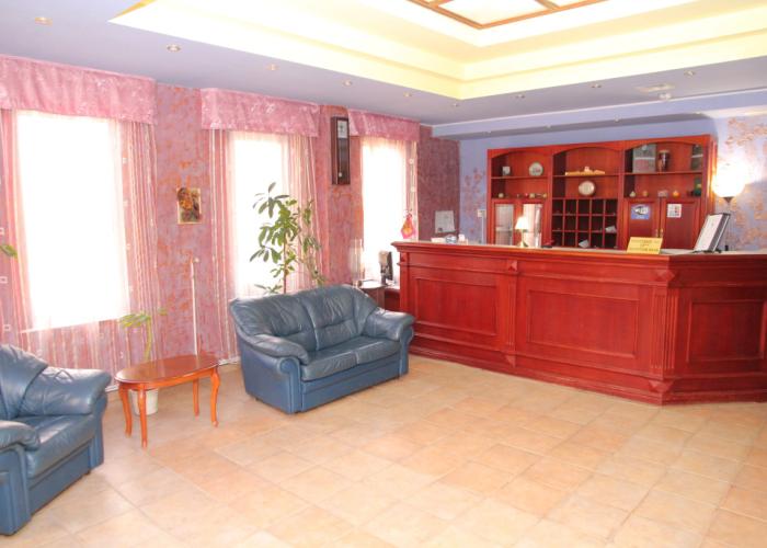 Chetyire Koronyi Hotel
