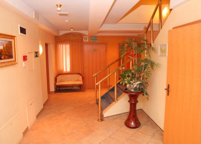 Chetyire Koronyi Hotel