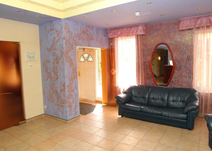 Chetyire Koronyi Hotel